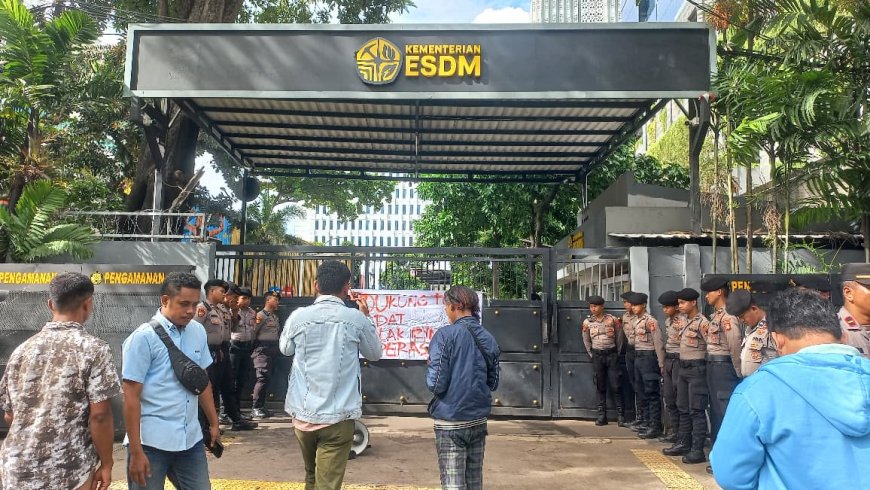 Gerakan Pemuda Mahasiswa Buru Jakarta Desak Pencabutan Izin Koperasi di Tambang Gunung Botak