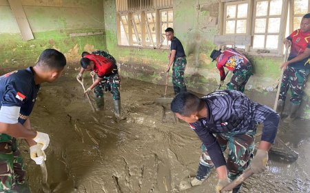 Pemulihan Pascabencana di Aceh Tamiang Terus Berlanjut, TNI Fokus Bersihkan Lumpur di Fasilitas Publik