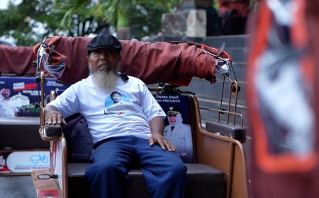 Tak Gentar Hadapi Ojek Online, Marzuki Tetap Setia Mengayuh Asa Lewat Becak Listrik