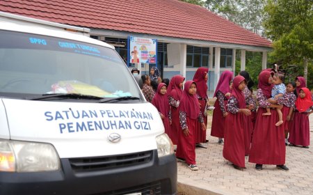 Menerjang Jalan Berlumpur di Pedalaman OKI, Perjuangan Sopir MBG Terbayar Senyum Anak-anak