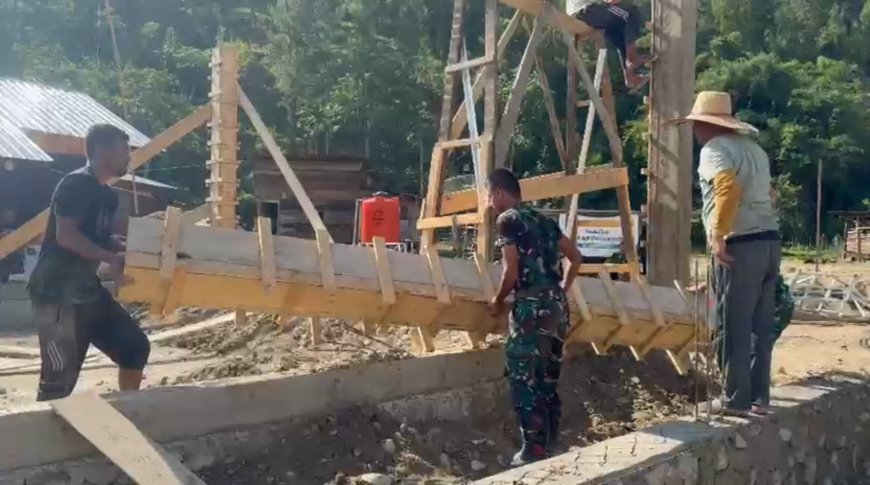 Warga dan TNI Bersinergi Percepat Pembangunan Jembatan Gantung Pascabanjir di Aceh